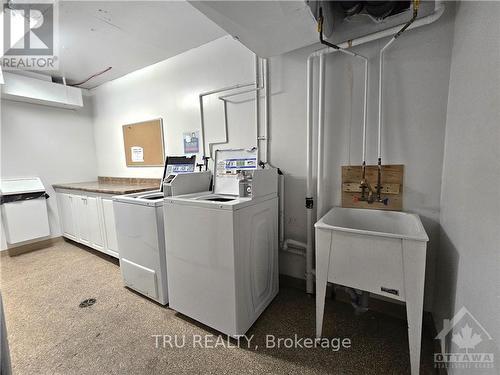 401 - 154 Nelson Street, Ottawa, ON - Indoor Photo Showing Laundry Room