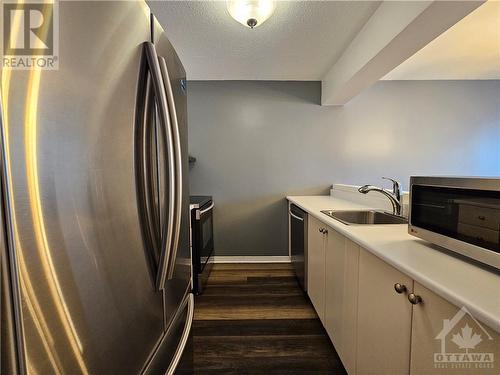 154 Nelson Street Unit#401, Ottawa, ON - Indoor Photo Showing Kitchen