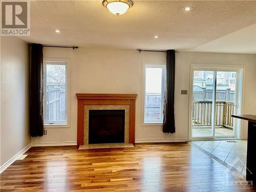 503 Rosehill Avenue, Stittsville, ON - Indoor Photo Showing Living Room