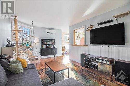 7 Armstrong Street Unit#15, Ottawa, ON - Indoor Photo Showing Living Room