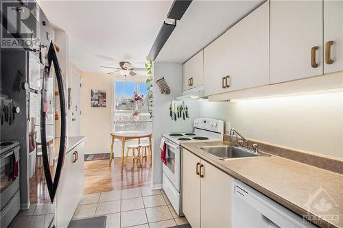 7 Armstrong Street Unit#15, Ottawa, ON - Indoor Photo Showing Kitchen