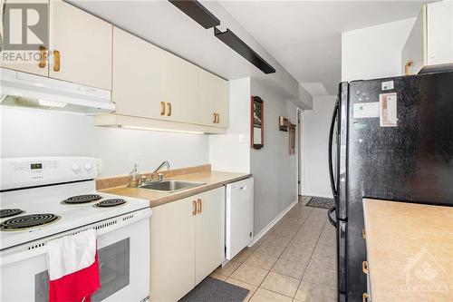 7 Armstrong Street Unit#15, Ottawa, ON - Indoor Photo Showing Kitchen