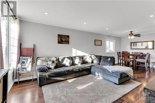 1241 Vancouver Avenue, Ottawa, ON - Indoor Photo Showing Living Room