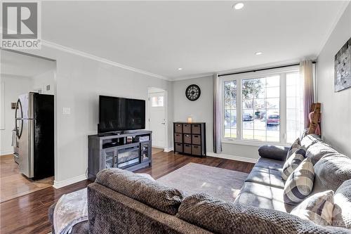 1241 Vancouver Avenue, Ottawa, ON - Indoor Photo Showing Living Room