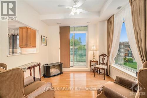 407 - 136 Darlington, Ottawa, ON - Indoor Photo Showing Living Room