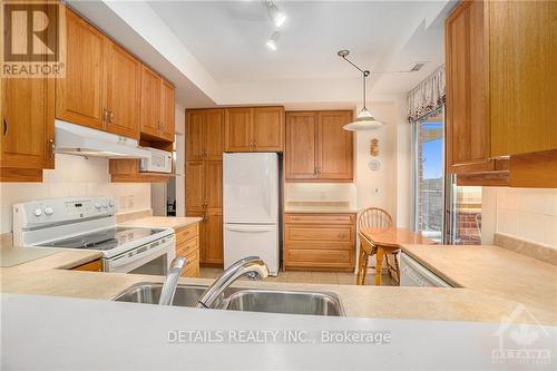 407 - 136 Darlington, Ottawa, ON - Indoor Photo Showing Kitchen With Double Sink