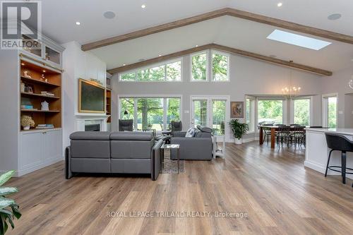 3045 Catherine Street, Thames Centre (Dorchester), ON - Indoor Photo Showing Living Room