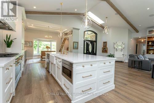 3045 Catherine Street, Thames Centre (Dorchester), ON - Indoor Photo Showing Kitchen With Upgraded Kitchen