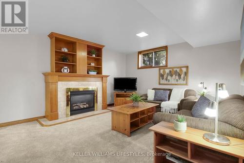 350 Highview Crescent, London, ON - Indoor Photo Showing Living Room With Fireplace