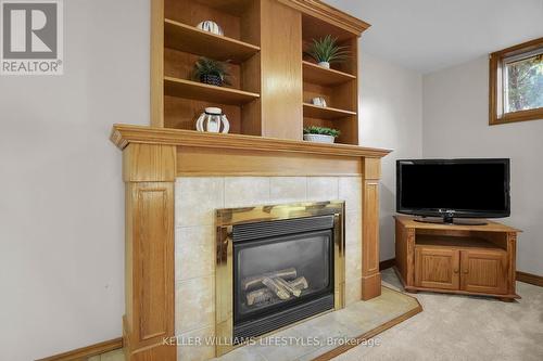 350 Highview Crescent, London, ON - Indoor Photo Showing Living Room With Fireplace