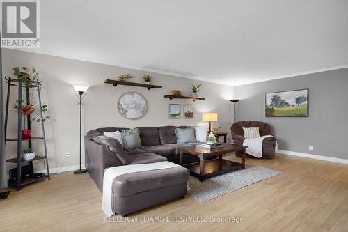 350 Highview Crescent, London, ON - Indoor Photo Showing Living Room