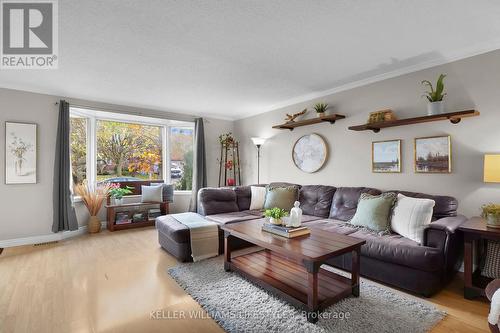 350 Highview Crescent, London, ON - Indoor Photo Showing Living Room