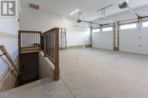 185 Collins Way, Strathroy-Caradoc (Caradoc), ON - Indoor Photo Showing Garage