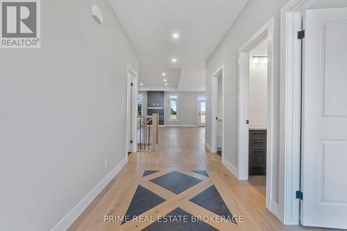 185 Collins Way, Strathroy-Caradoc (Caradoc), ON - Indoor Photo Showing Other Room