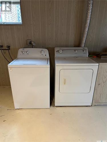 312 Macdonald Drive, Swift Current, SK - Indoor Photo Showing Laundry Room