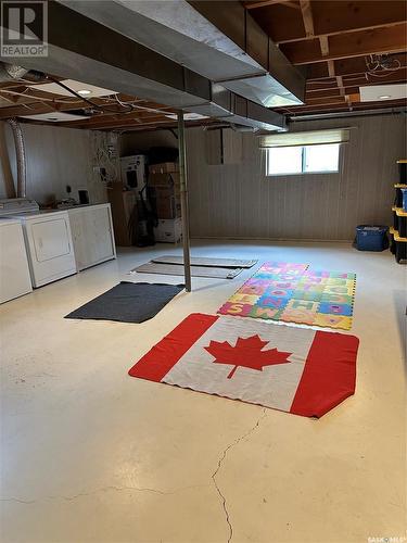 312 Macdonald Drive, Swift Current, SK - Indoor Photo Showing Garage