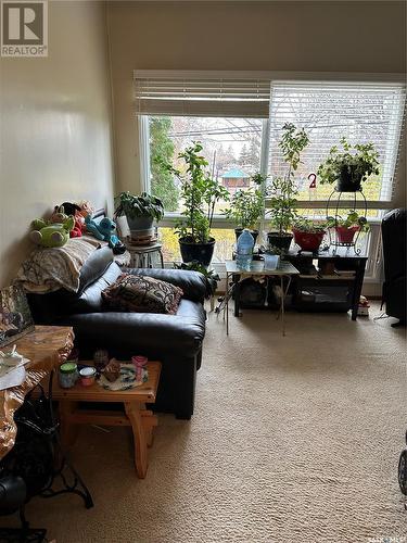 312 Macdonald Drive, Swift Current, SK - Indoor Photo Showing Living Room