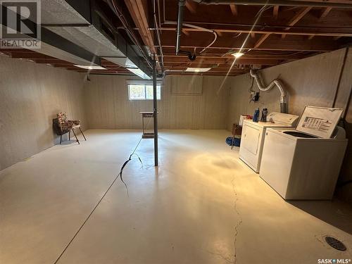 312 Macdonald Drive, Swift Current, SK - Indoor Photo Showing Laundry Room