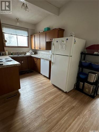 312 Macdonald Drive, Swift Current, SK - Indoor Photo Showing Kitchen With Double Sink