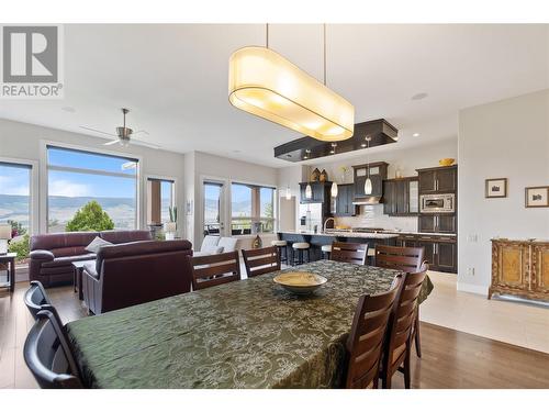 569 Harrogate Lane, Kelowna, BC - Indoor Photo Showing Dining Room