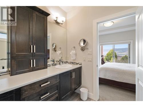 569 Harrogate Lane, Kelowna, BC - Indoor Photo Showing Bathroom