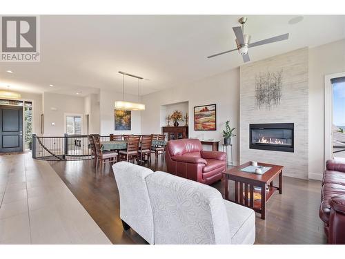 569 Harrogate Lane, Kelowna, BC - Indoor Photo Showing Living Room With Fireplace