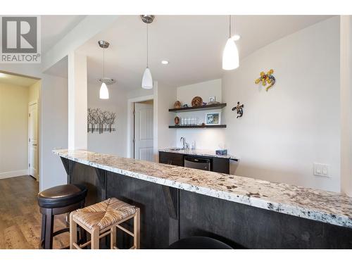 569 Harrogate Lane, Kelowna, BC - Indoor Photo Showing Kitchen With Upgraded Kitchen