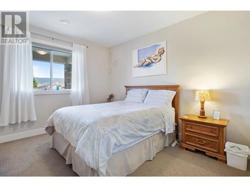 569 Harrogate Lane, Kelowna, BC - Indoor Photo Showing Bedroom