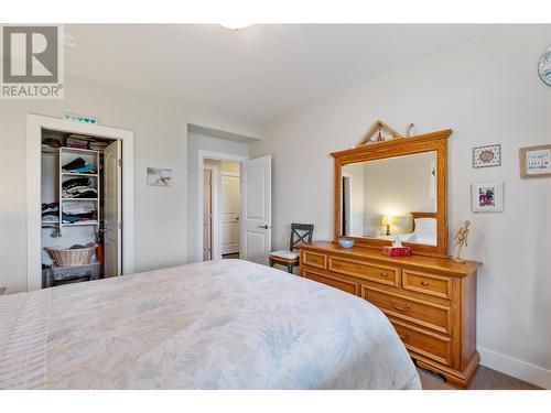 569 Harrogate Lane, Kelowna, BC - Indoor Photo Showing Bedroom