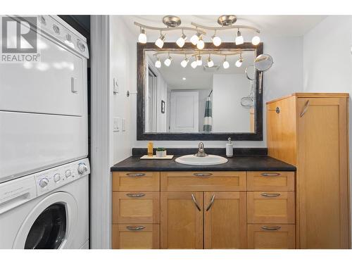 735 Cook Road Unit# 104D, Kelowna, BC - Indoor Photo Showing Laundry Room