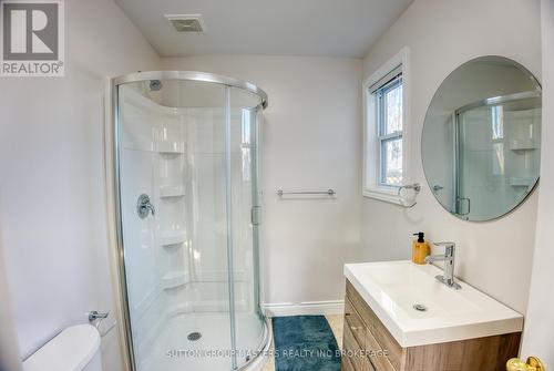 47 Livingston Street, Kingston (Central City East), ON - Indoor Photo Showing Bathroom