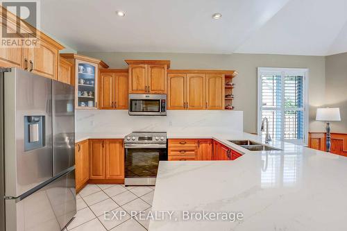 3750 Kalar Road, Niagara Falls (208 - Mt. Carmel), ON - Indoor Photo Showing Kitchen With Double Sink