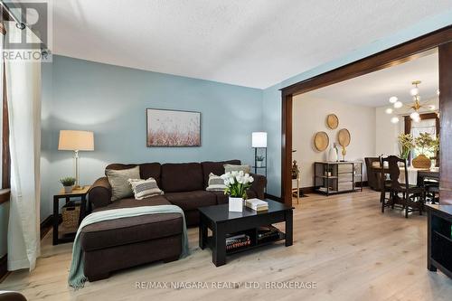 89 Louisa Street, St. Catharines (451 - Downtown), ON - Indoor Photo Showing Living Room