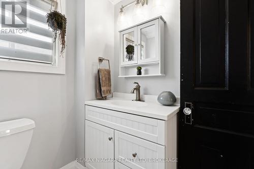 89 Louisa Street, St. Catharines (451 - Downtown), ON - Indoor Photo Showing Bathroom