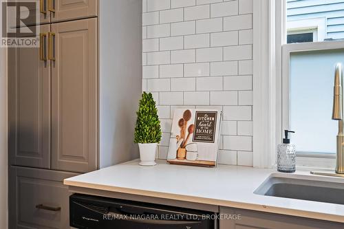 89 Louisa Street, St. Catharines (451 - Downtown), ON - Indoor Photo Showing Kitchen