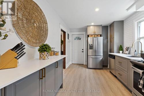 89 Louisa Street, St. Catharines (451 - Downtown), ON - Indoor Photo Showing Kitchen