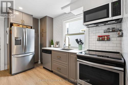 89 Louisa Street, St. Catharines (451 - Downtown), ON - Indoor Photo Showing Kitchen