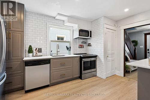 89 Louisa Street, St. Catharines (451 - Downtown), ON - Indoor Photo Showing Kitchen