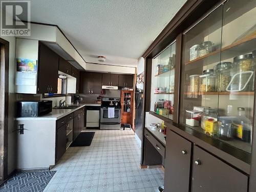 8016 97Th Street, Osoyoos, BC - Indoor Photo Showing Kitchen