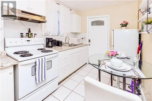 456 Bronson Avenue Unit#4, Ottawa, ON - Indoor Photo Showing Kitchen