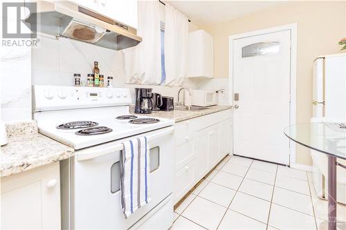 456 Bronson Avenue Unit#4, Ottawa, ON - Indoor Photo Showing Kitchen