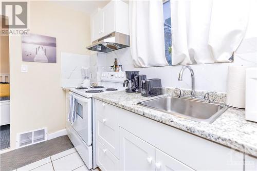 456 Bronson Avenue Unit#4, Ottawa, ON - Indoor Photo Showing Kitchen