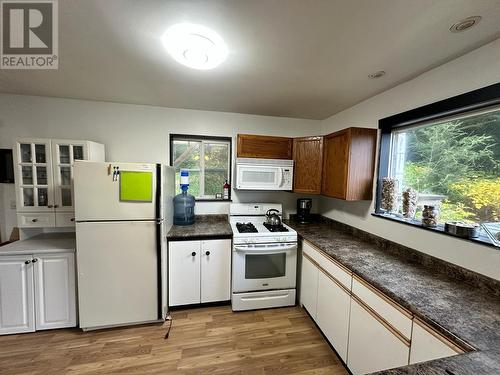 98961 16 Highway, Masset, BC - Indoor Photo Showing Kitchen