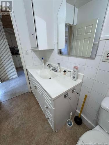 138 Lansdowne Street, Campbellton, NB - Indoor Photo Showing Bathroom