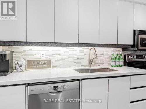 5 Mabley Crescent, Vaughan, ON - Indoor Photo Showing Kitchen