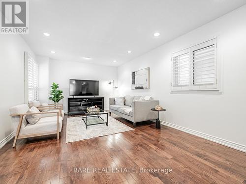 5 Mabley Crescent, Vaughan, ON - Indoor Photo Showing Living Room