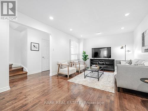 5 Mabley Crescent, Vaughan, ON - Indoor Photo Showing Living Room