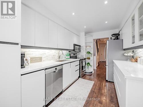 5 Mabley Crescent, Vaughan, ON - Indoor Photo Showing Kitchen