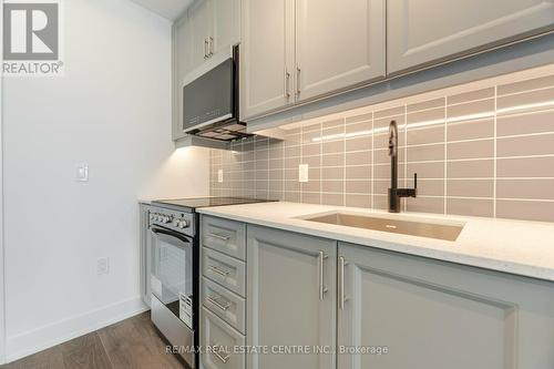 342 - 2343 Khalsa Gate, Oakville, ON - Indoor Photo Showing Kitchen