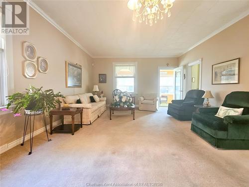 25 Wilson Avenue, Chatham, ON - Indoor Photo Showing Living Room